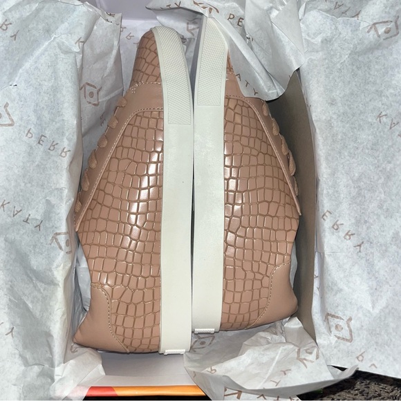 Katy Perry Butterscotch The Rizzo Cherry Sneakers Women’s Size 5.5 - Picture 11 of 13